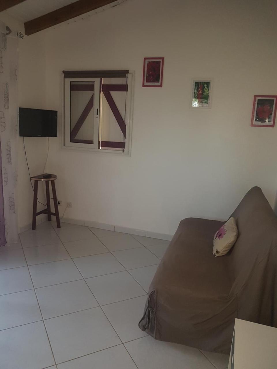Les Cottages De Roseau كابستر-بيل-أو المظهر الخارجي الصورة