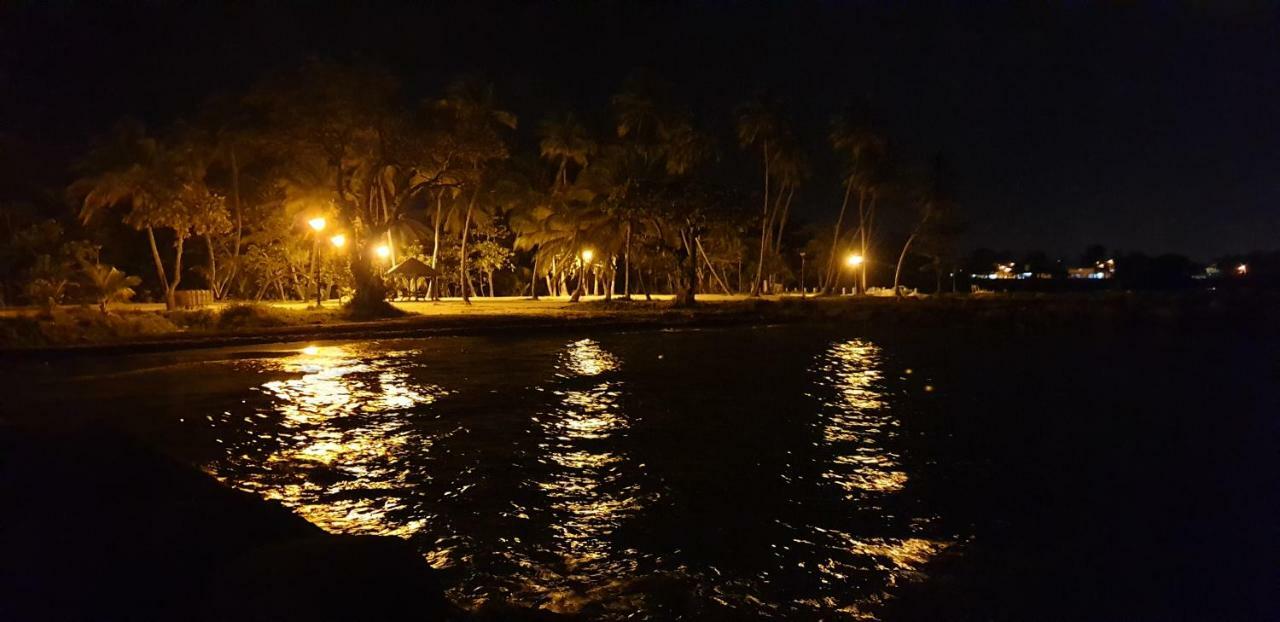 Les Cottages De Roseau كابستر-بيل-أو المظهر الخارجي الصورة